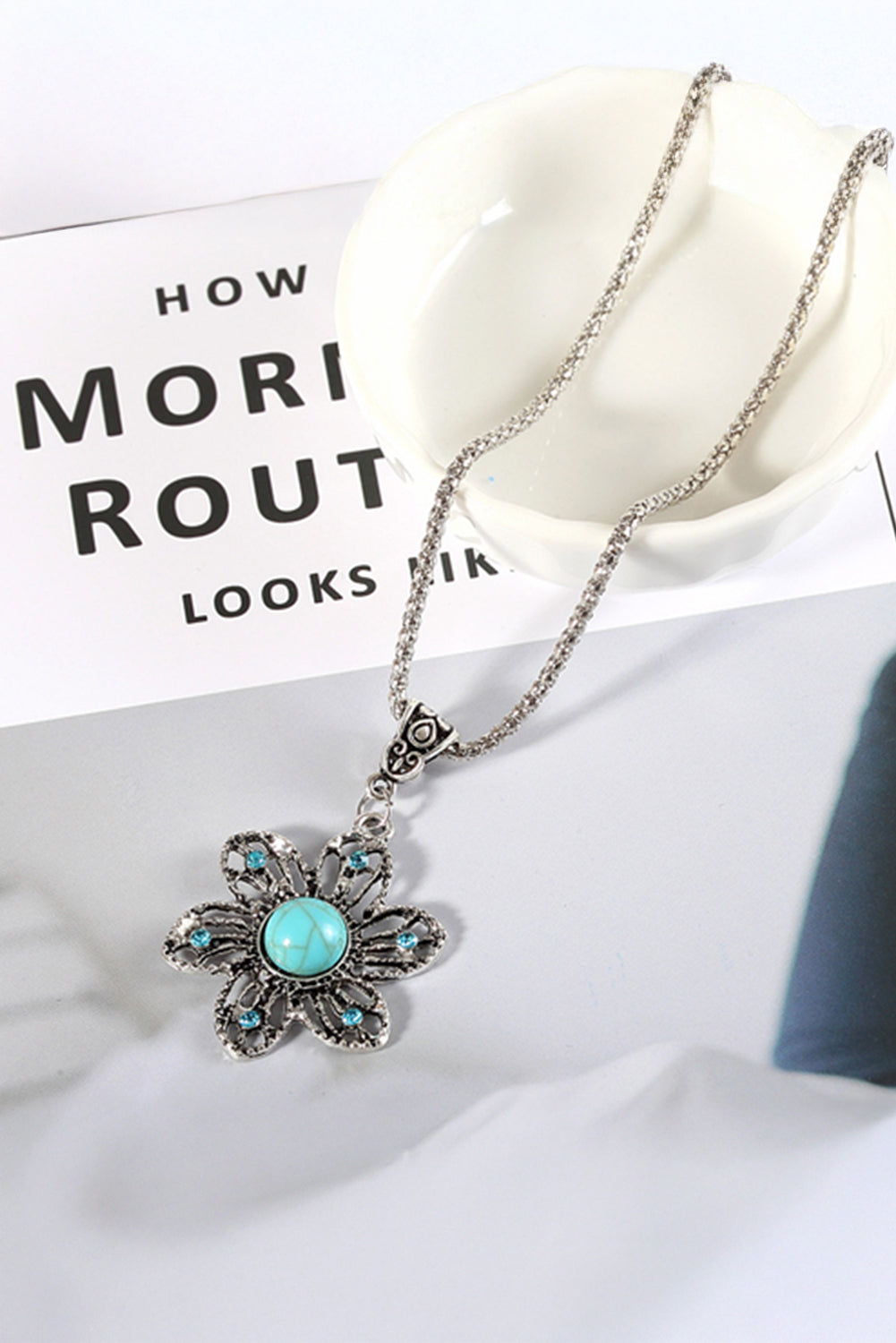 Turquoise Decor Flower Pendant Alloy Necklace